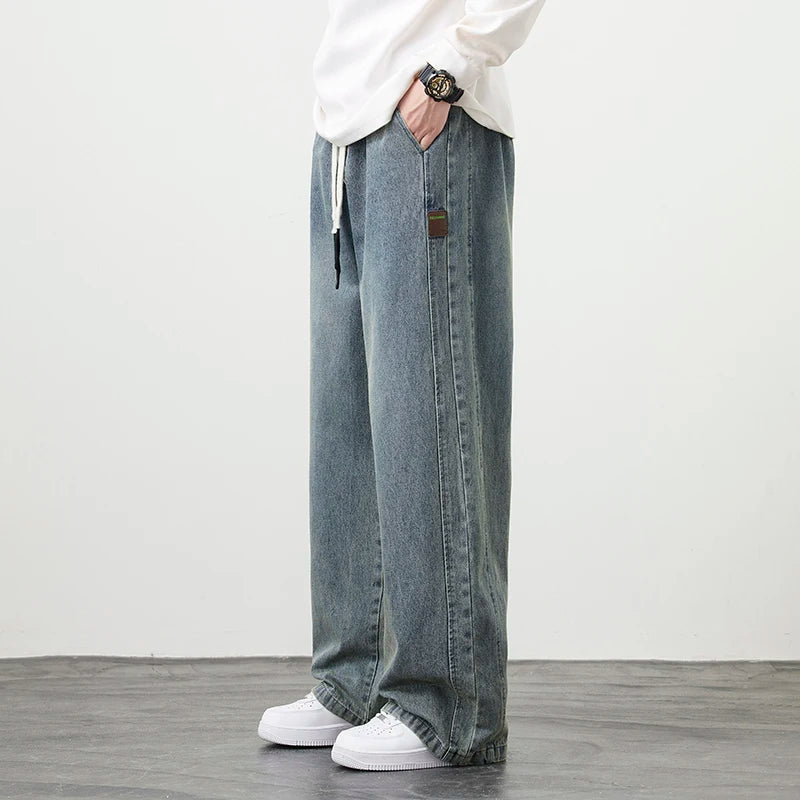 Männer Jeans mit elastischer Taille in schwarz-blauer Farbgebung im Hip Hop Stil