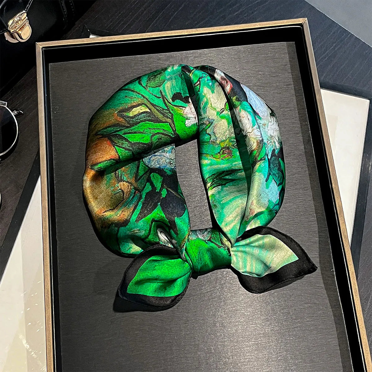 Damen Seidensatin Schal quadratisch Blumenprint Kopftuch Bandana Hijab J