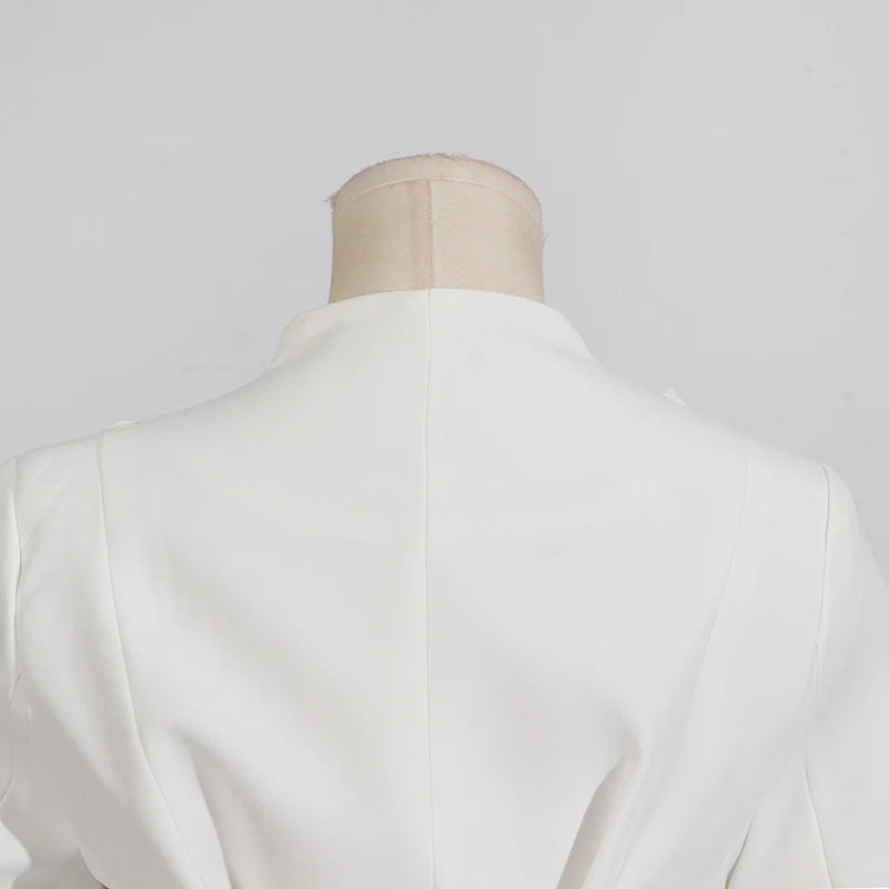 Elegantes Damenkleid mit Rundhalsausschnitt, halblangen Ärmeln und Spitzen-Patchwork-Design – figurbetont und stilvoll.