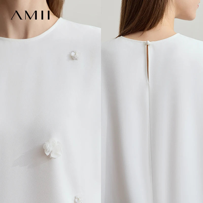Damen Top im minimalistischen Stil mit elegantem O-Ausschnitt und Pailletten-Blume