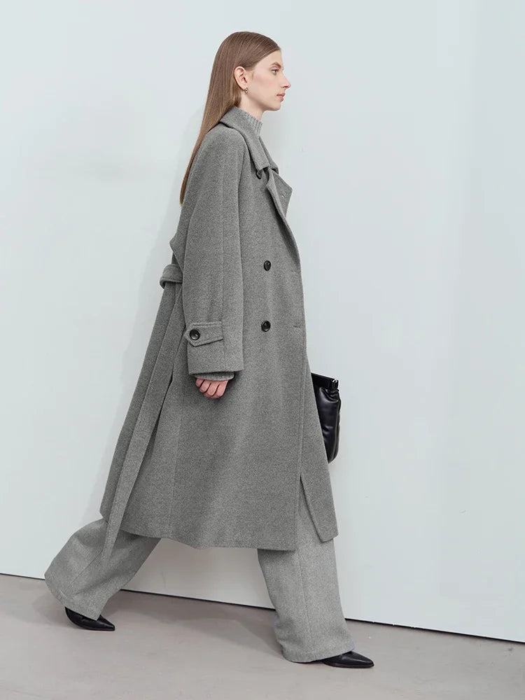 Damen langer Mantel im minimalistischen Retro-Stil mit Gürtel und Revers