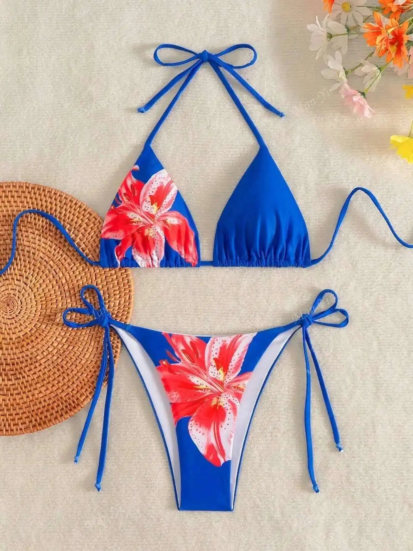 Sommerlicher roter Bikini mit Push-up-Effekt – verführerisches Bade-Set im brasilianischen Stil für Strand und Pool.