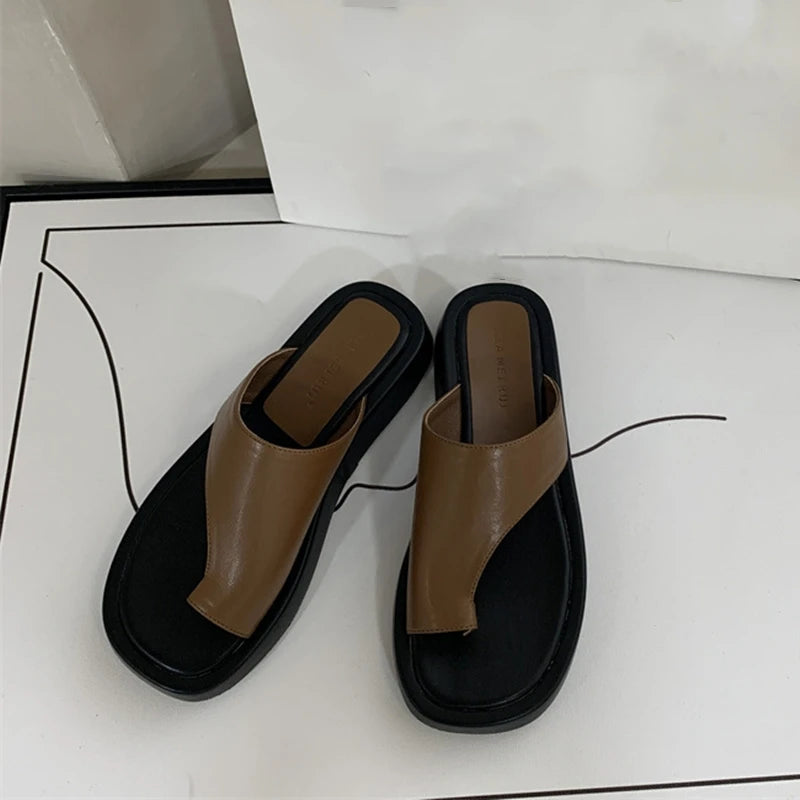 AIYUQI 2025, neue Damen-Hausschuhe, Slip-on-Strandschuhe mit flachen Sohlen, große Damensandalen mit dicken Sohlen