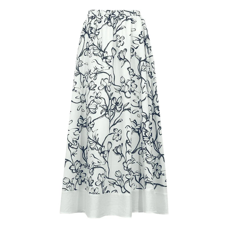 Langer Damenrock: weißer Stoff mit blauem Blumenprint, elastischer Bund