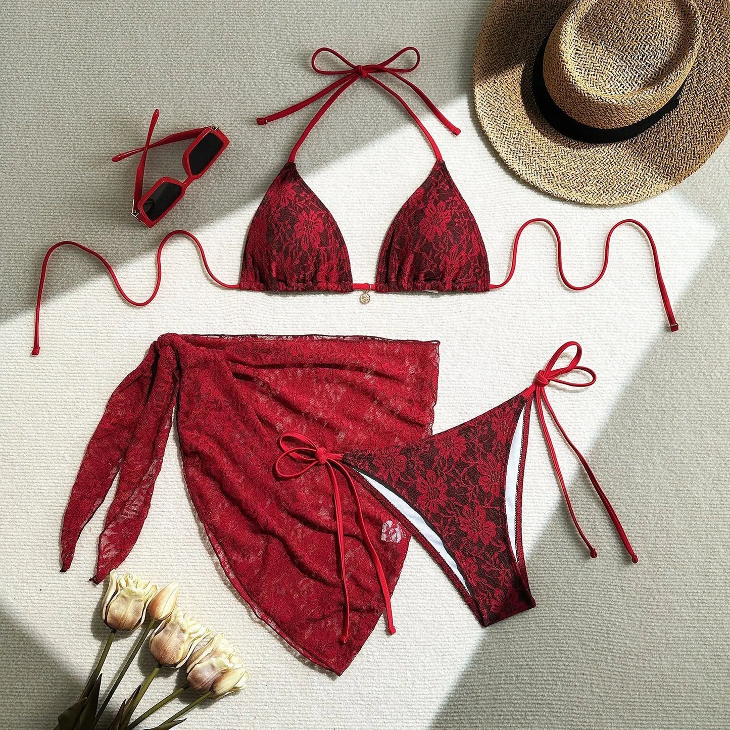 Dreiteiliger Damen-Bikini mit sexy Print und hoher Taille – ideal für Strand und Pool.