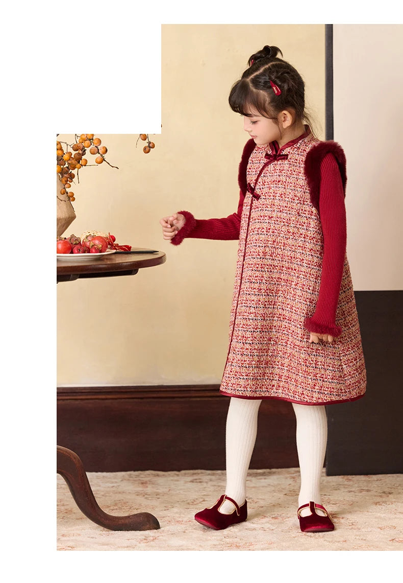 Sommerliches Mädchenkleid aus Baumwolle mit kleinem Blumenmuster – ideal für den Strand