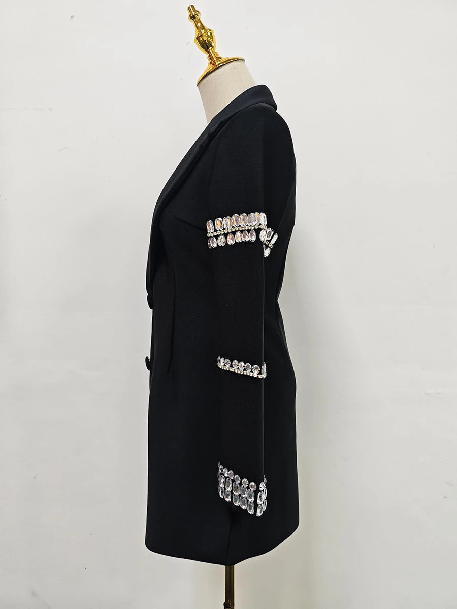 Elegantes Damenkleid mit Rundhalsausschnitt, halblangen Ärmeln und Spitzen-Patchwork-Design – figurbetont und stilvoll.