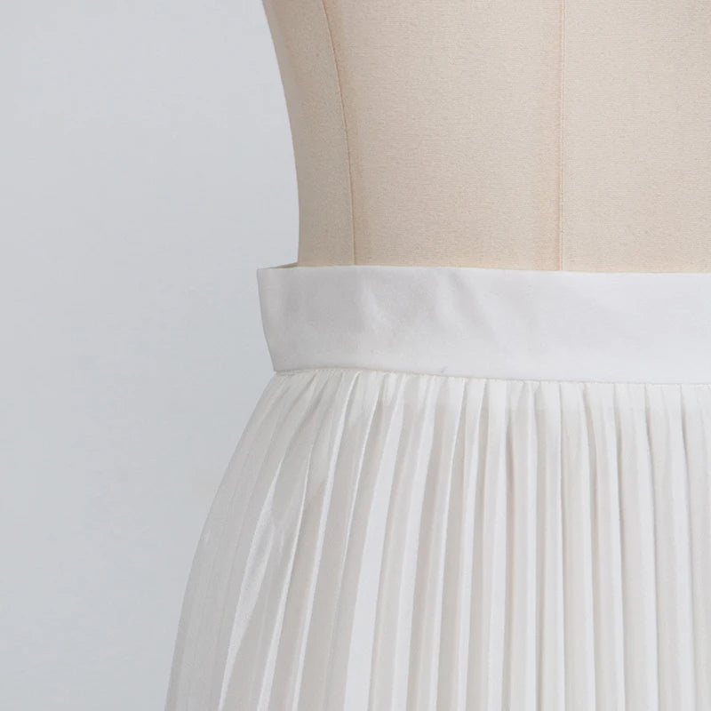 Elegantes Damenkleid mit Rundhalsausschnitt, halblangen Ärmeln und Spitzen-Patchwork-Design – figurbetont und stilvoll.
