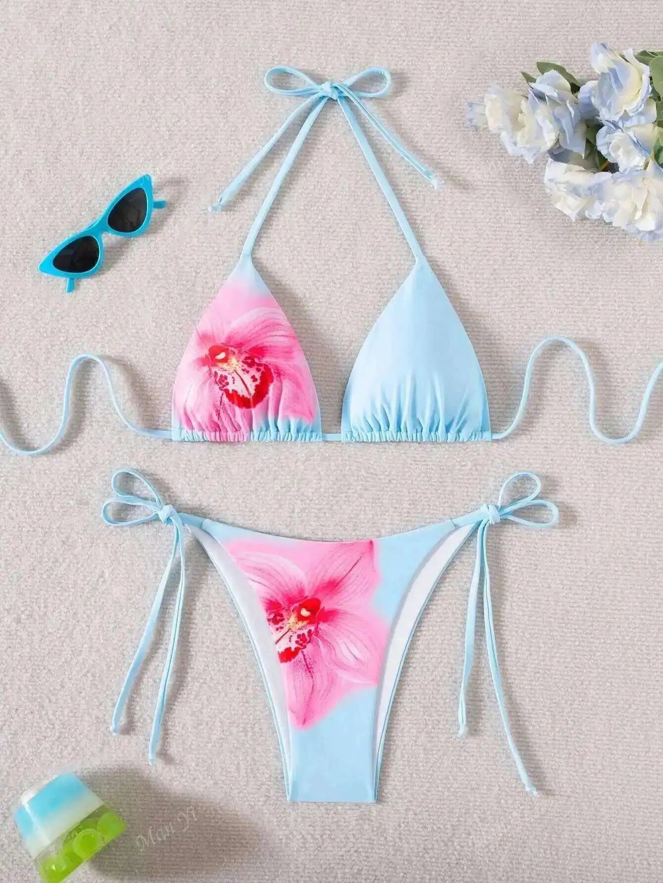 Sommerlicher roter Bikini mit Push-up-Effekt – verführerisches Bade-Set im brasilianischen Stil für Strand und Pool.