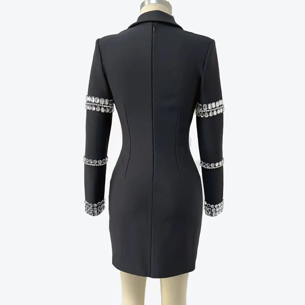 Elegantes Damenkleid mit Rundhalsausschnitt, halblangen Ärmeln und Spitzen-Patchwork-Design – figurbetont und stilvoll.