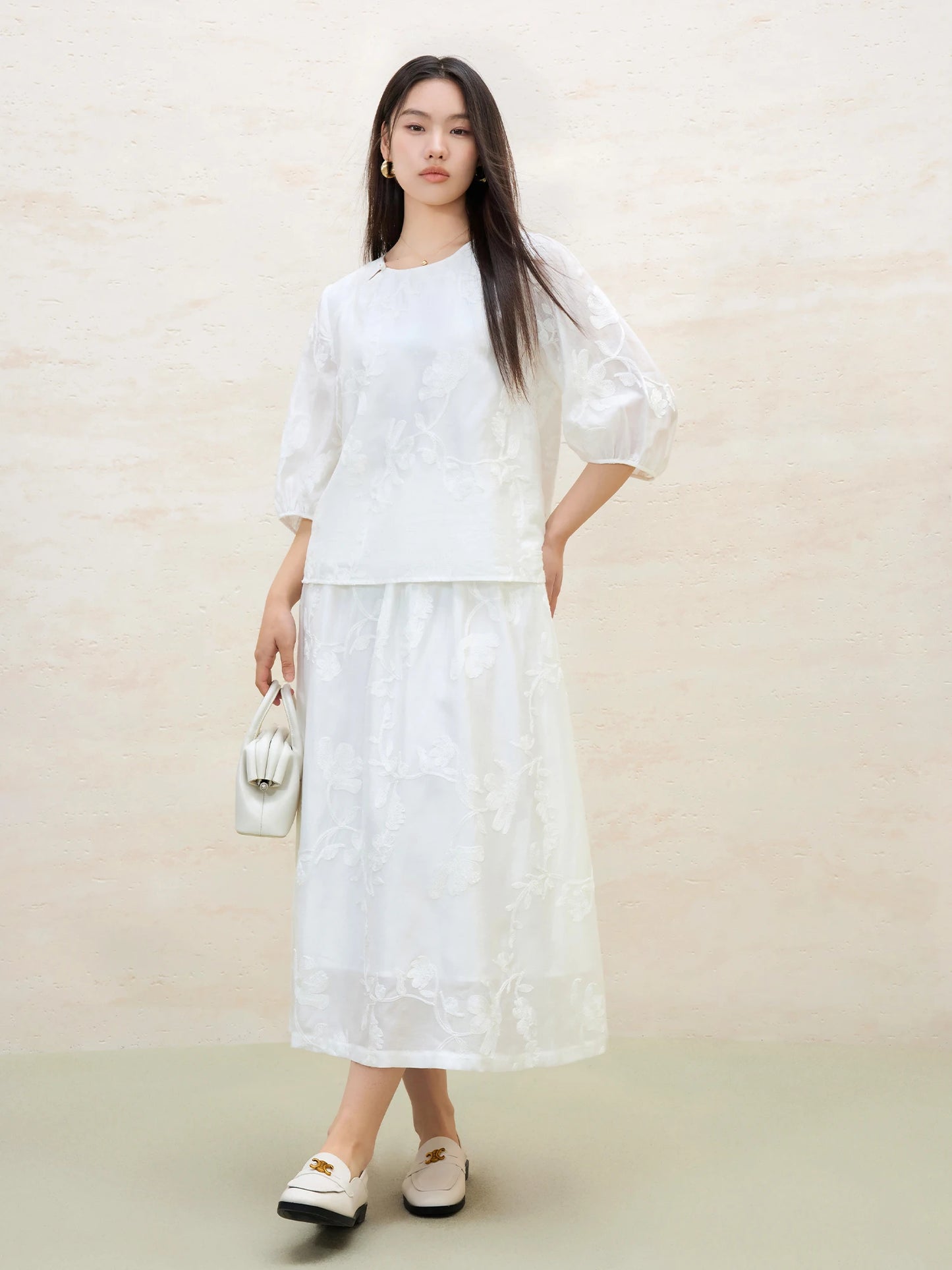 Luftiges Damen-Sonnenschutzshirt in Übergröße mit erfrischendem Design und Farbvielfalt für den Sommer.