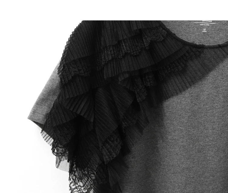 Damen T-Shirt aus mercerisierter Baumwolle im minimalistischen Patchwork-Stil mit Spitze