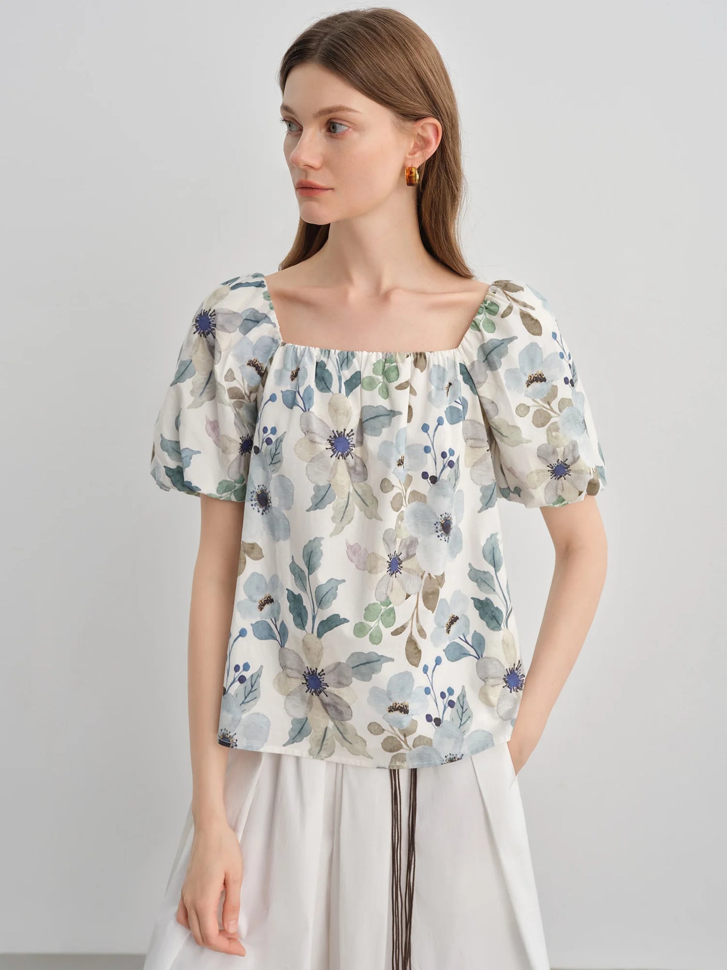 Lässiges Plus-Size Damen T-Shirt mit U-Ausschnitt und Rüschen, gestrickt im Fake-Zweiteiler-Look.