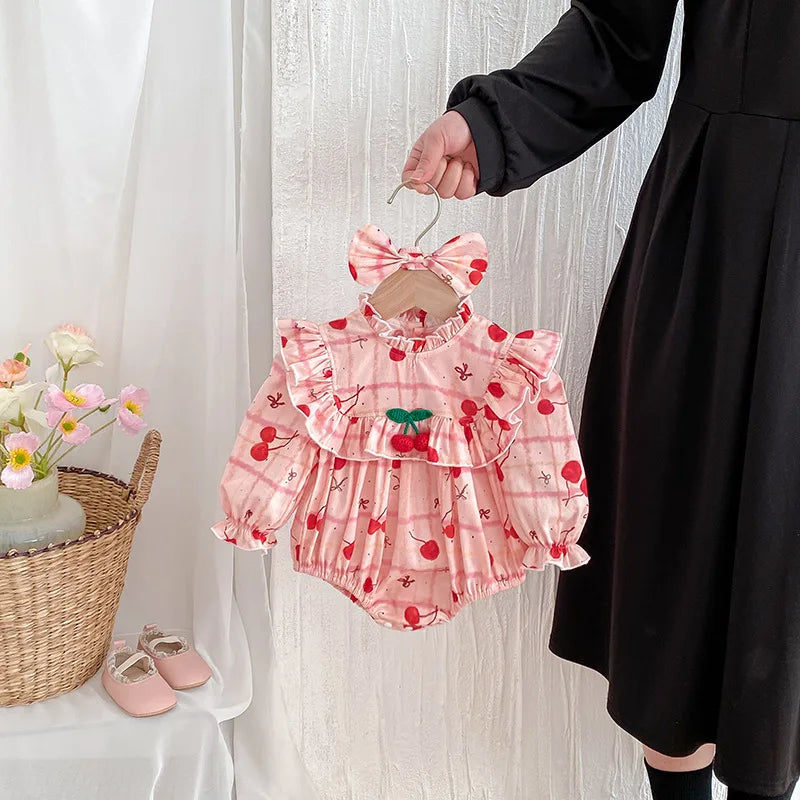 Mädchen Bodysuit mit niedlichem Kirschdruck für kleine Schwestern im Herbst