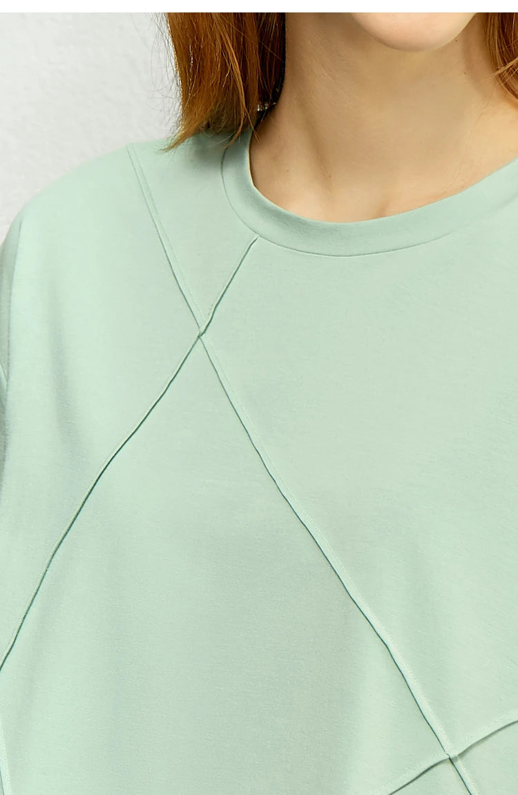 Damen T-Shirt im minimalistischen Sommerstil aus losem Stretch-Material