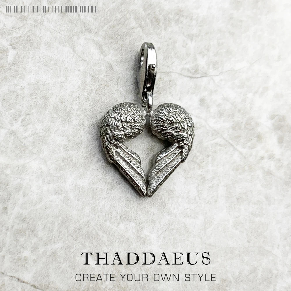 Herz-Charms aus 925 Sterlingsilber mit Engelsflügeln, Detailansicht der Öse