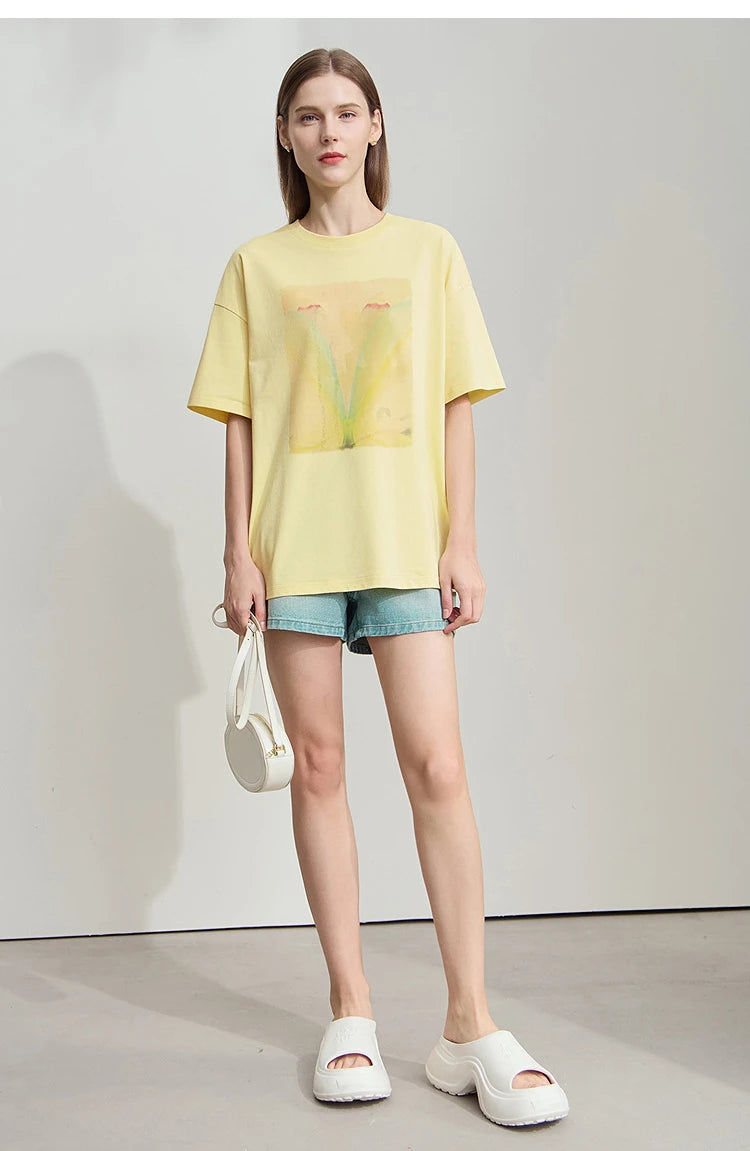 Damen T-Shirt im minimalistischen Stil mit Druck und Rundhals-Ausschnitt