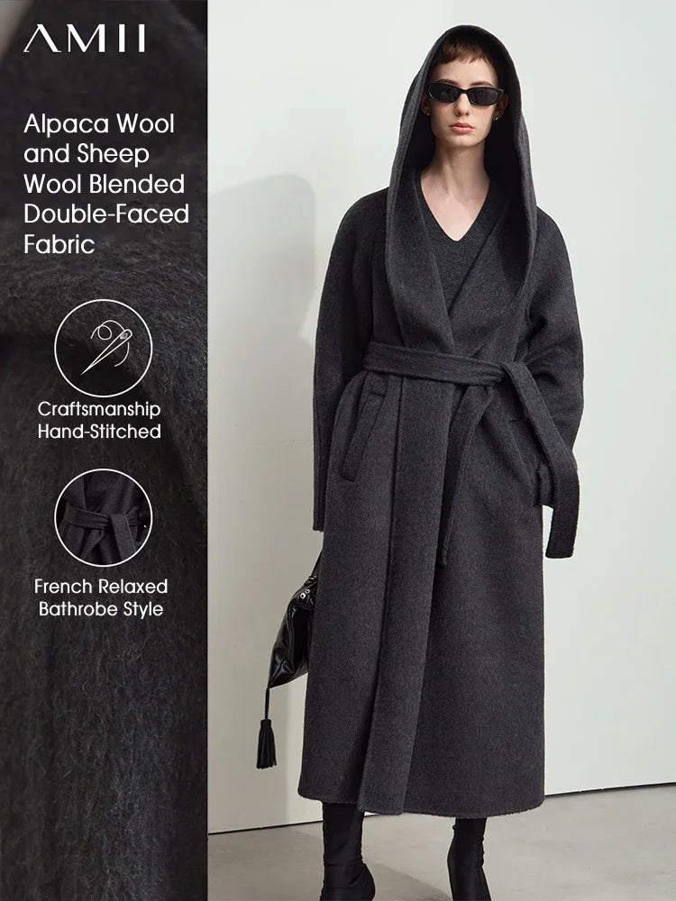 Damen Winter Festmantel mit Gürtel und Kapuze im minimalistischen Stil
