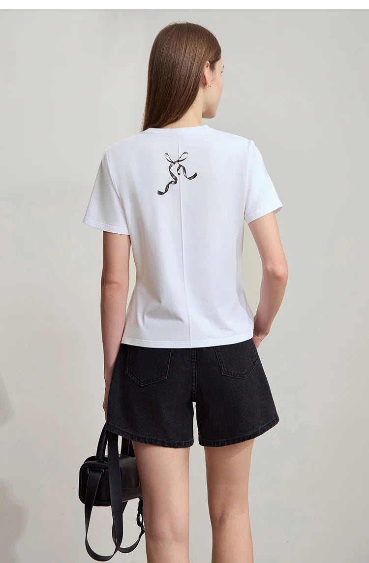 Damen T-Shirt im Minimalismus-Stil mit coolem Druck aus antimikrobieller Baumwolle