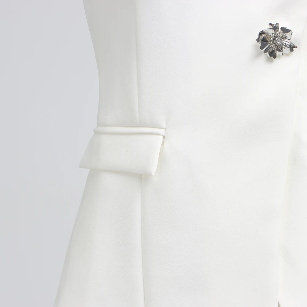 Elegantes Damenkleid mit Rundhalsausschnitt, kurzen Ärmeln und Pailletten-Patchwork-Design – ideal für besondere Anlässe.