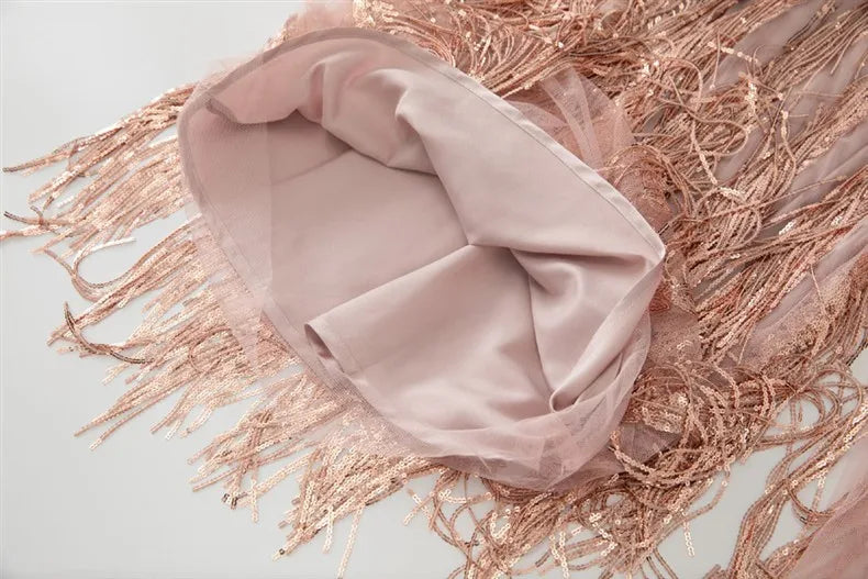 Ärmelloses A-Linien-Kleid mit Rückenausschnitt und Applikationen – femininer Look mit eckigem Ausschnitt und hohem Bund