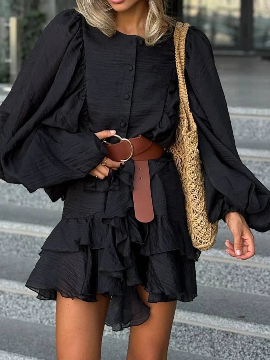 Asymmetrisches ärmelloses Damenkleid mit Rundhalsausschnitt, Hohldesign und Stickerei – figurbetont und elegant.
