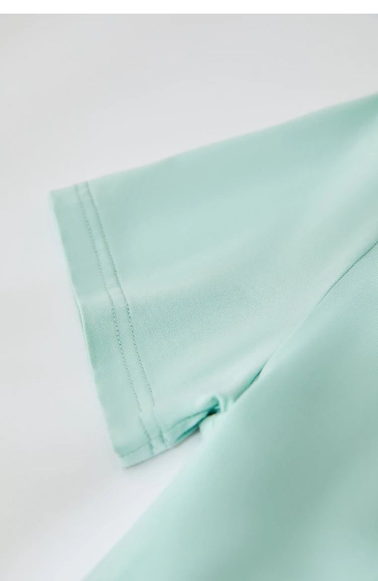 Damen T-Shirt im Minimalismus-Stil mit O-Ausschnitt und Stickerei