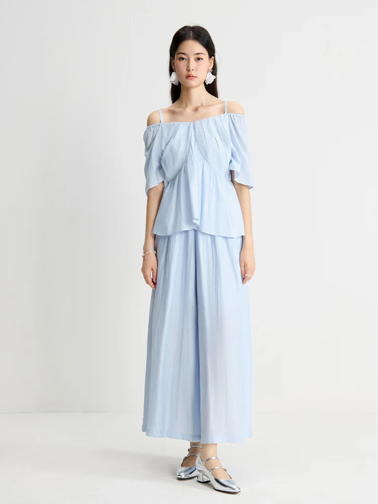 Damen T-Shirt mit V-Ausschnitt in sanftem Apricot – vielseitiges, kurzes Design für den Sommer und den Arbeitsalltag
