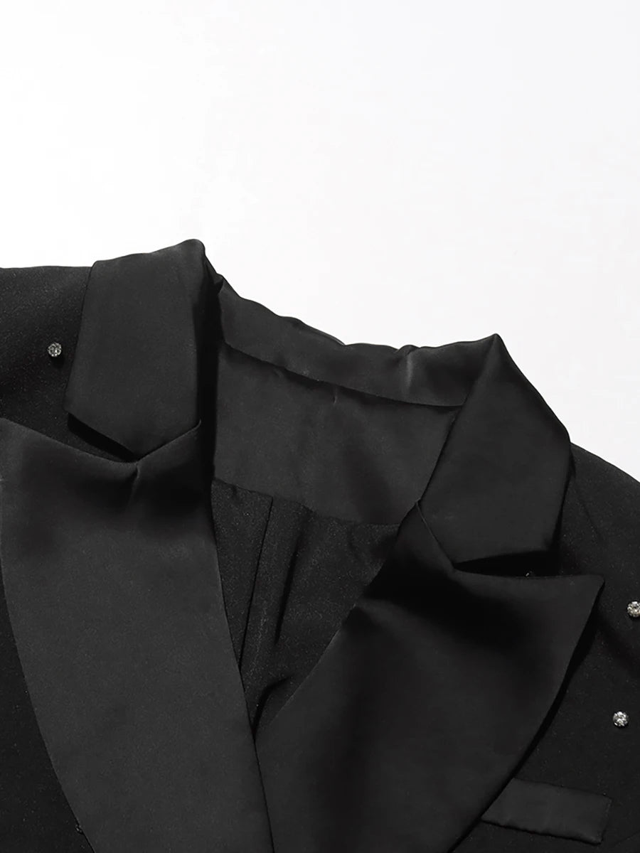 Ärmelloses, trägerloses Damen-Tunikakleid mit Patchwork-Falten im minimalistischen Design – modisch und elegant.