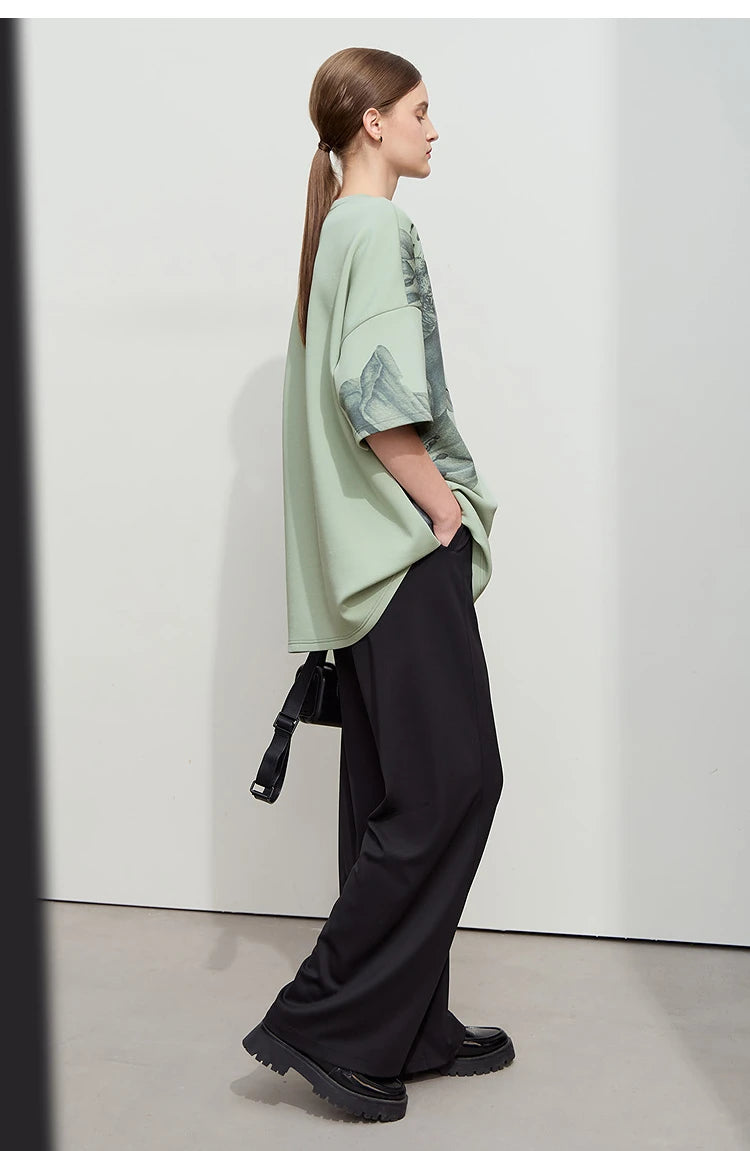 Damen T-Shirt mit lockerem O-Ausschnitt und Blumenmuster sowie Stickerei