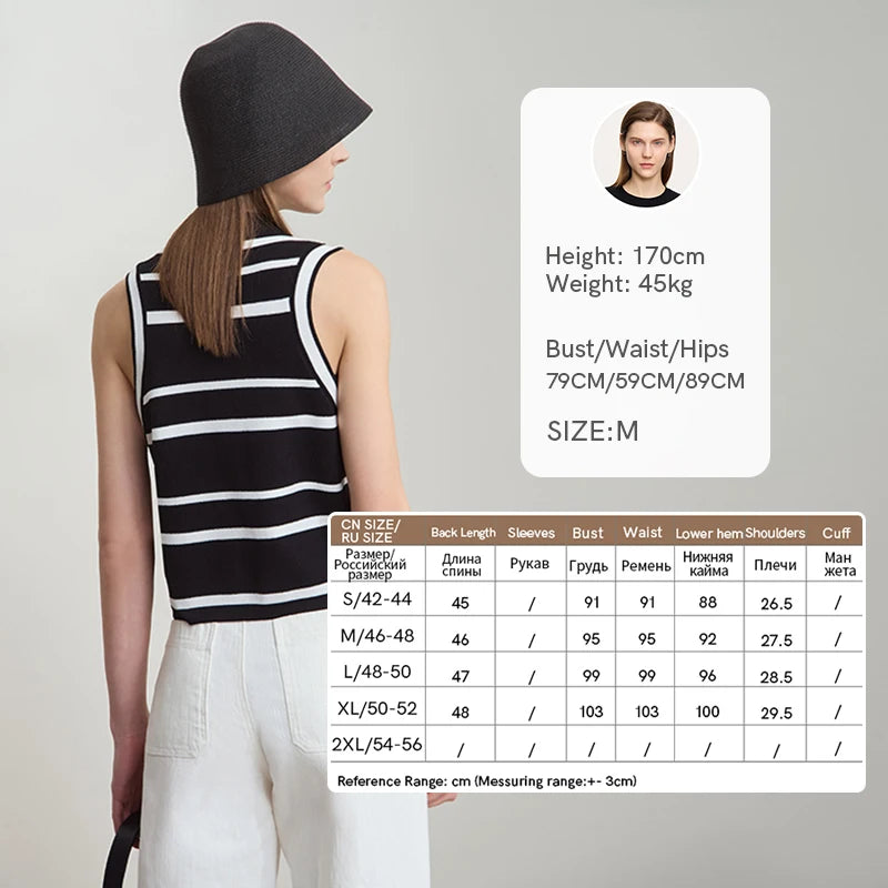 Ärmelloser Strickpullover mit breiten Streifen, Rückenansicht mit Umlegekragen
