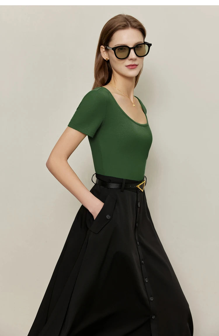 Damen Tops und T-Shirts im minimalistischen Stil mit quadratischem Kragen