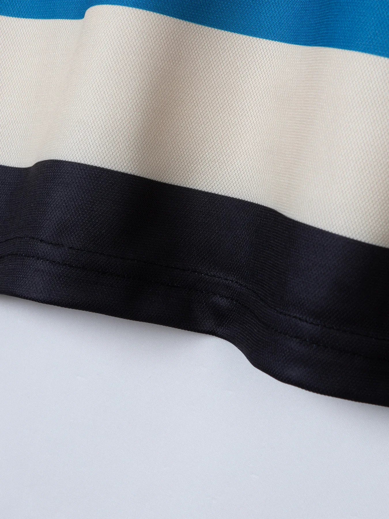 Herren-Poloshirt mit bedrucktem Revers und Knopfleiste – vielseitiges Business-Shirt im Colorblock-Design