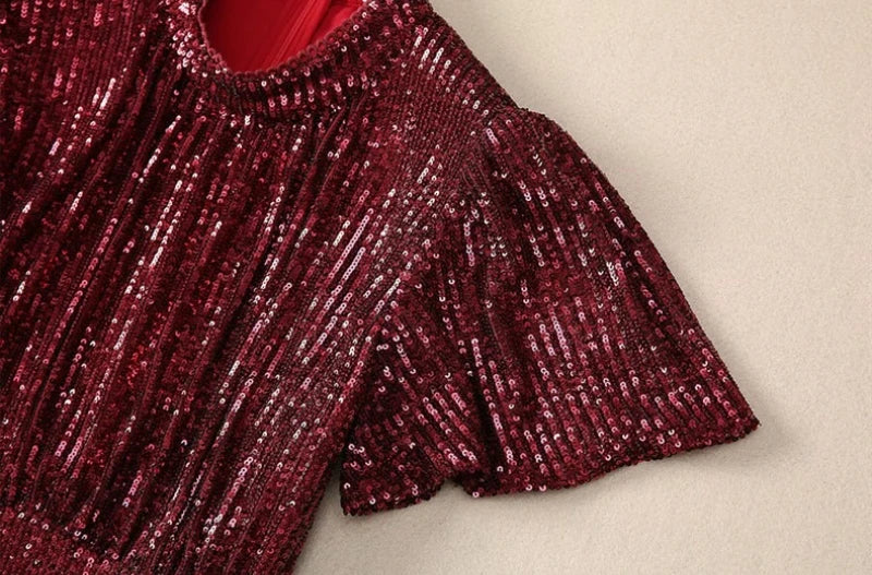 Elegantes Damenkleid mit U-Boot-Ausschnitt und Halbarm – Patchwork-Design mit Perlen für einen stilvollen Auftritt