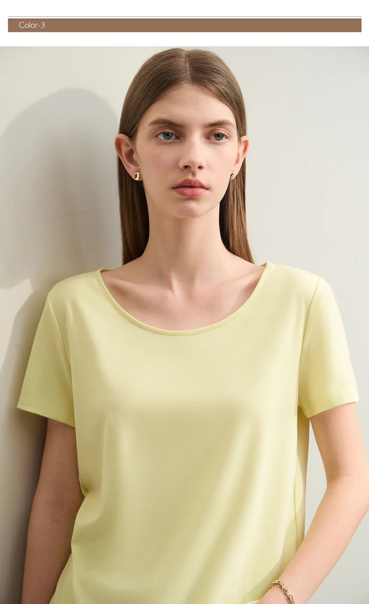 Damen T-Shirt im minimalistischen Stil mit großem U-Ausschnitt und kurzen Ärmeln