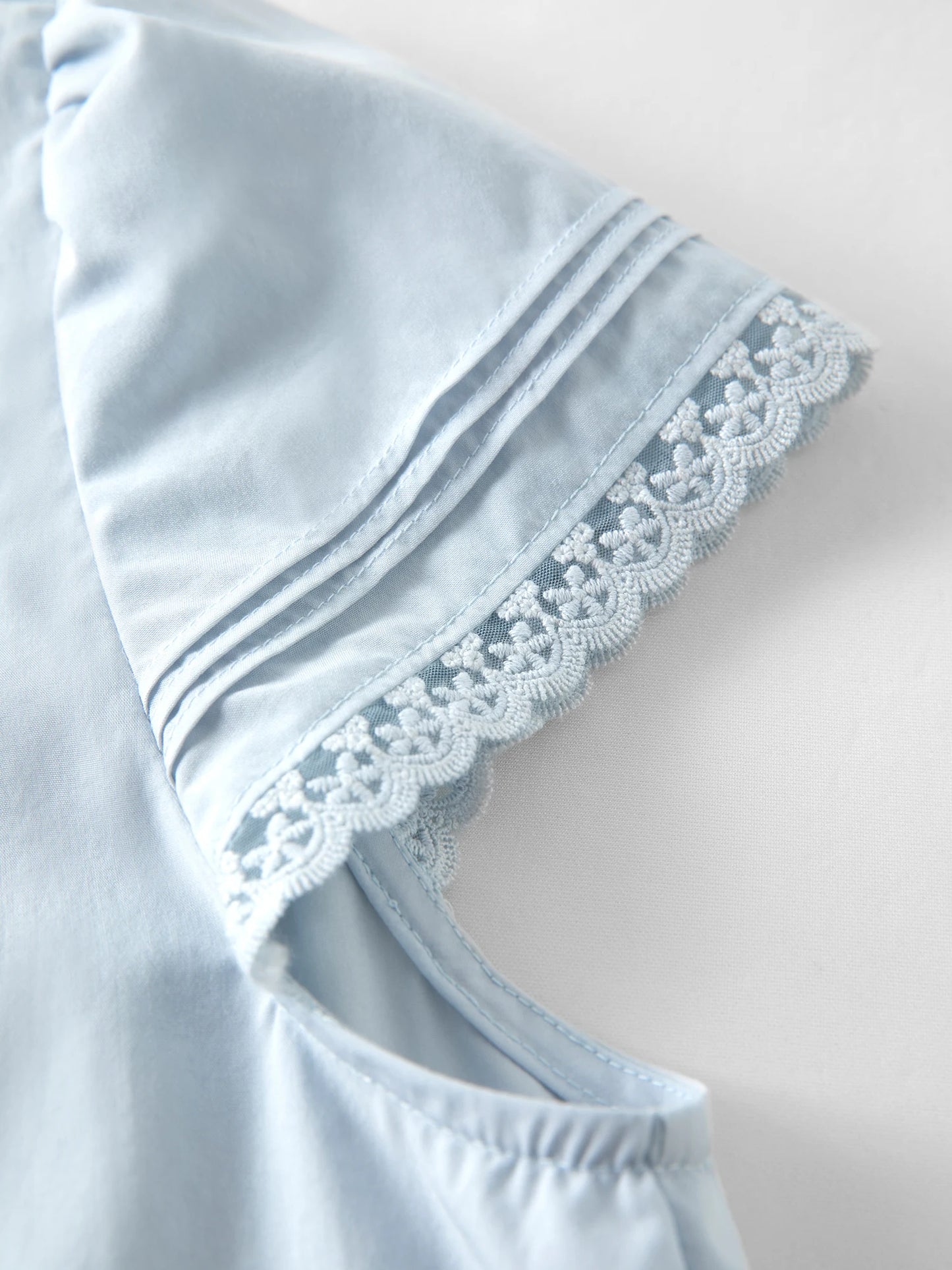 Damen T-Shirt mit Blumen- und Herzprint im süßen Stil – lockerer, figurbetonter Allrounder für den Sommer