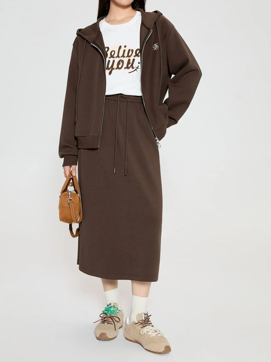 Damen-Bluse in Übergröße mit doppeltem Lagenlook, Puppenkragen und Lochstickerei – modisches Sommerhemd für den Arbeitsalltag