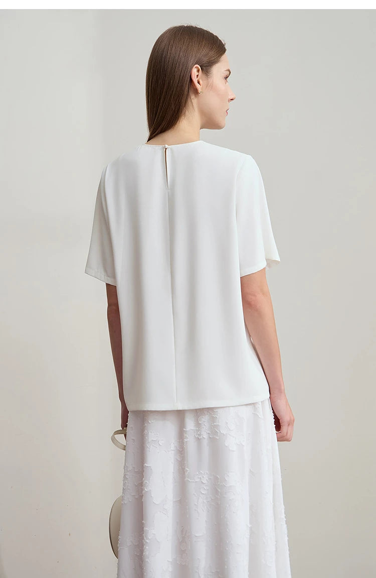 Damen Top im minimalistischen Stil mit elegantem O-Ausschnitt und Pailletten-Blume