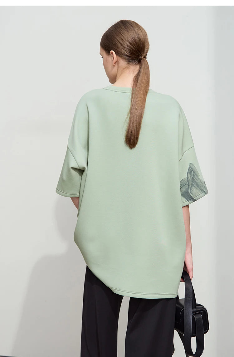 Damen T-Shirt mit lockerem O-Ausschnitt und Blumenmuster sowie Stickerei