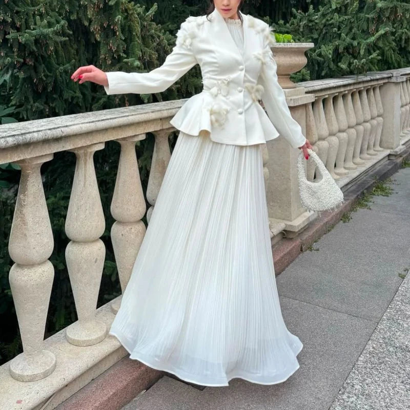 Elegantes Damenkleid mit Rundhalsausschnitt, halblangen Ärmeln und Spitzen-Patchwork-Design – figurbetont und stilvoll.