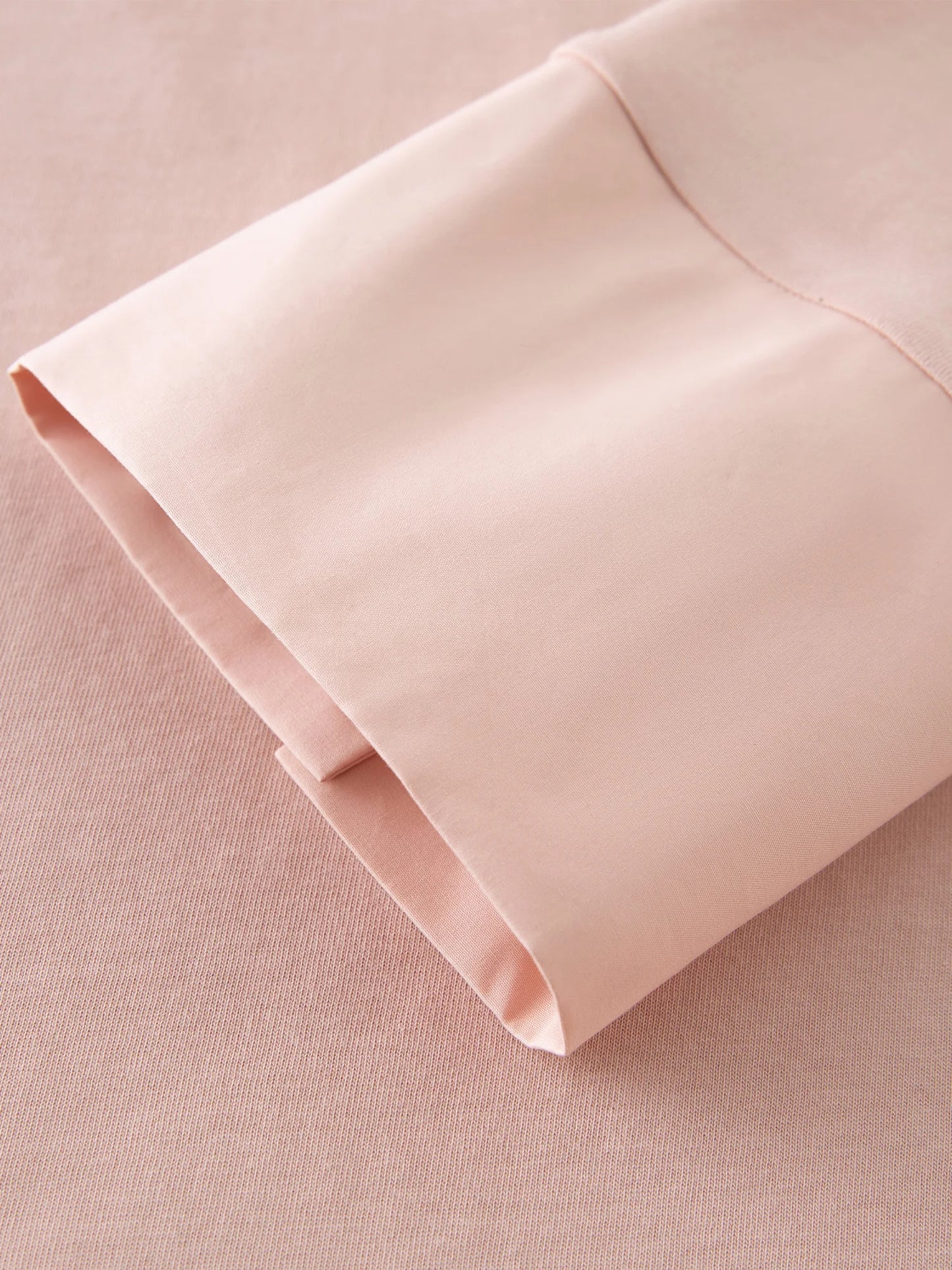 Vielseitiges Damen-T-Shirt mit V-Ausschnitt und langen Ärmeln – lässig und figurbetont für den Frühling