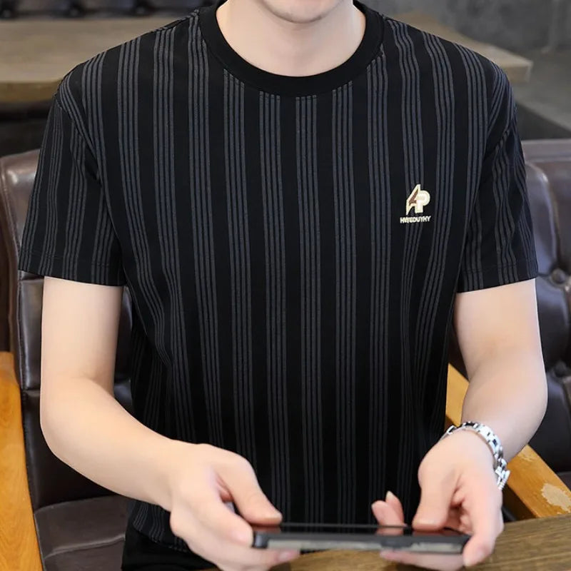 Herren Gestreiftes T-Shirt mit lässigem Rundhals und kurzen Ärmeln