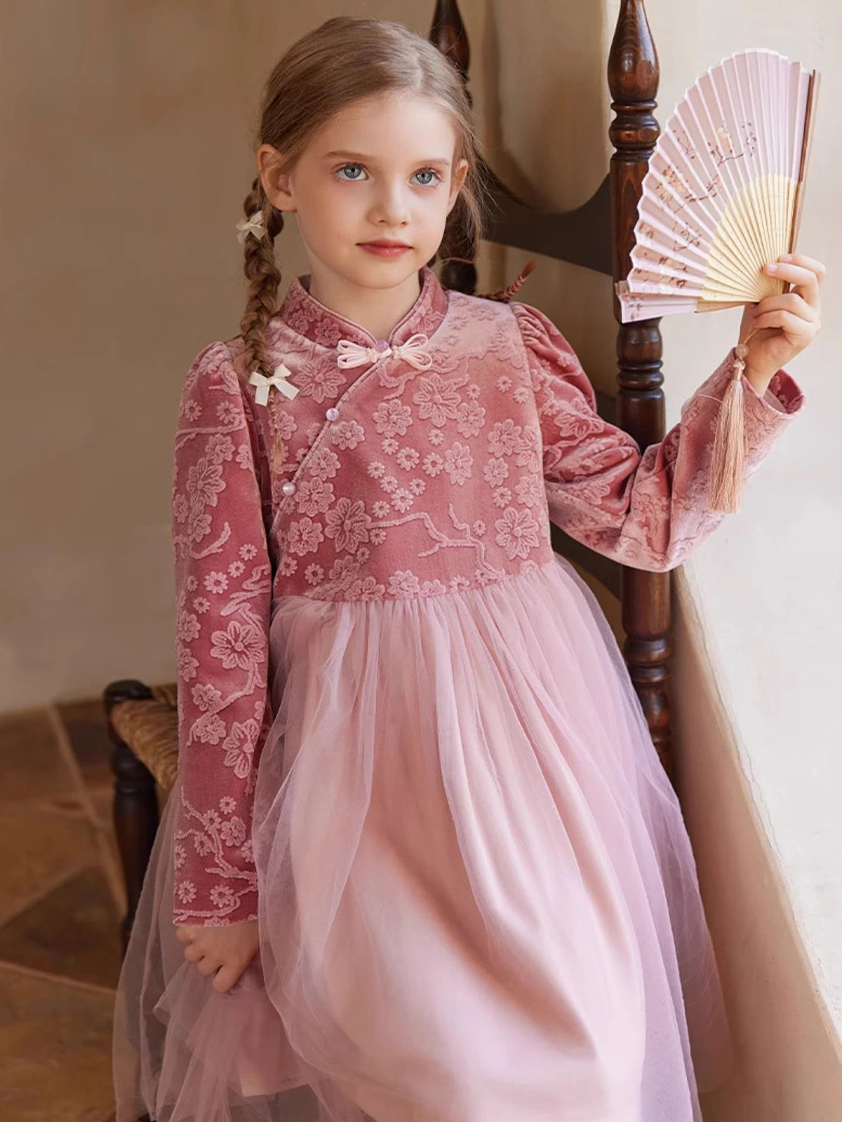 Schwarzes Patchwork-Kleid mit Pailletten für Mädchen – Herbstliches, modisches Design für Kinder von 110cm bis 160cm
