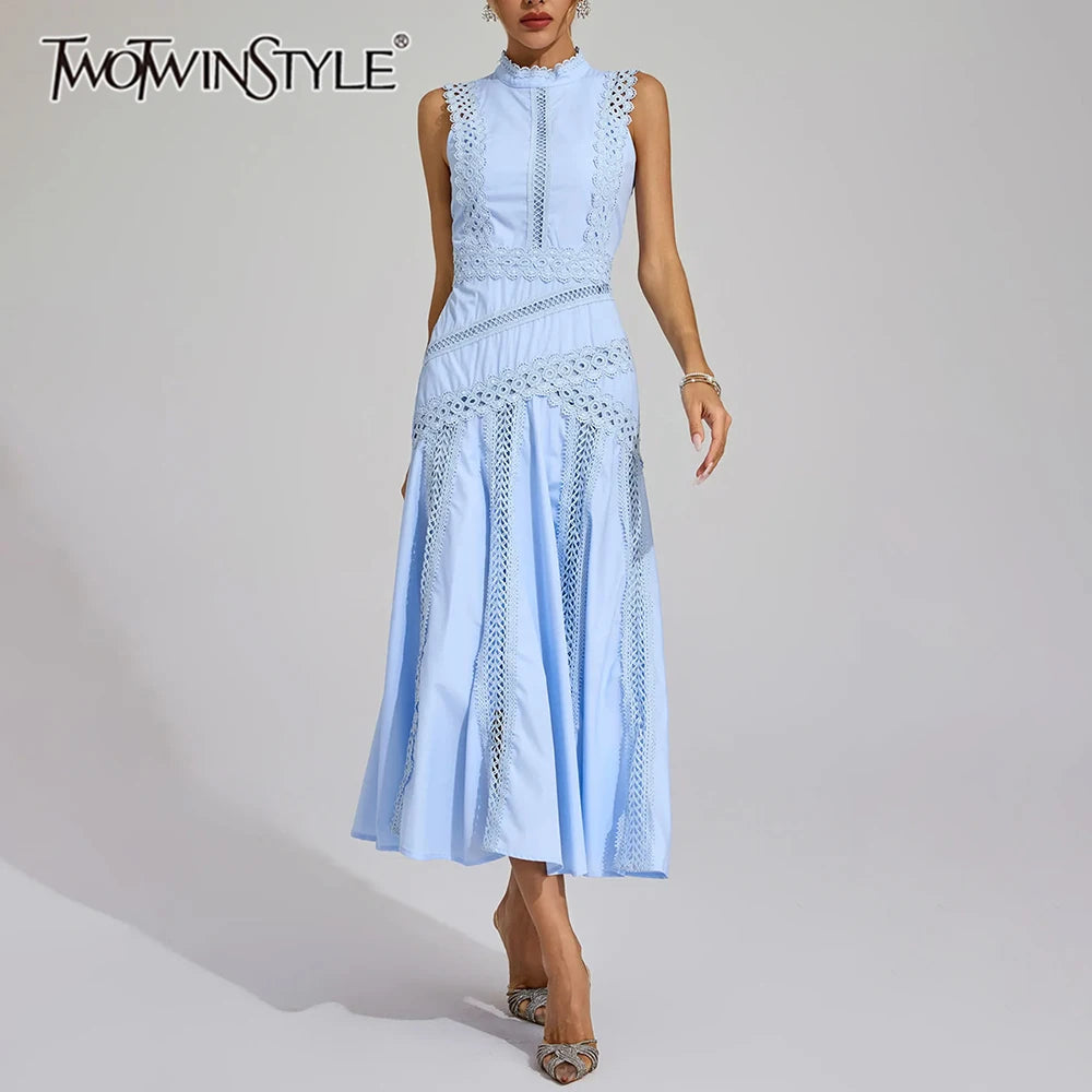Ärmelloses Damen-Spitzenkleid mit Rundhalsausschnitt und Patchwork-Design – figurbetont und mit Hohldetails.