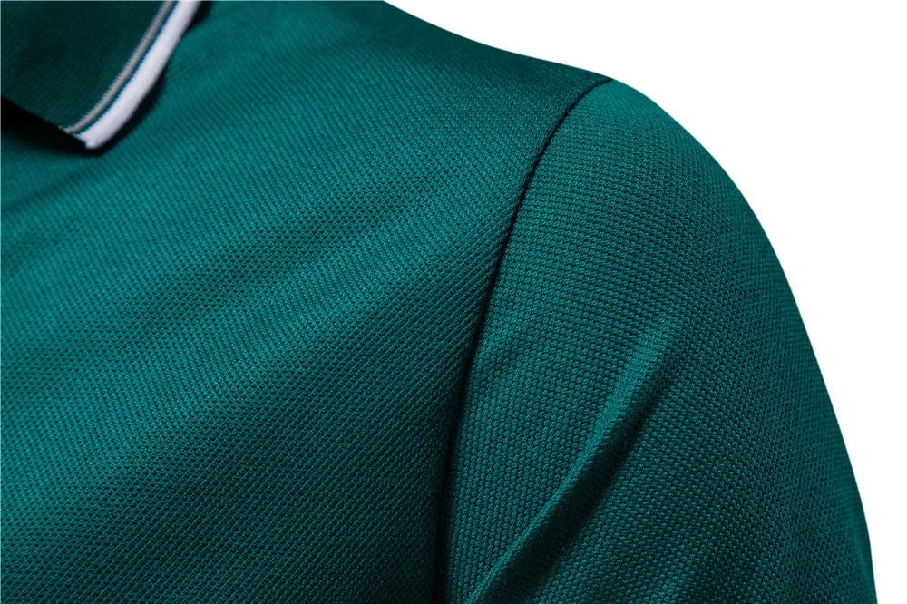Herren Poloshirt mit V-Ausschnitt im einfarbigen, klassischen Stil