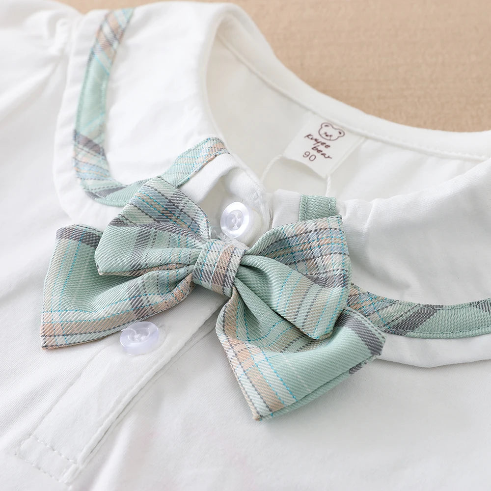 Sommer-Set für Mädchen im Alter von 2–6 Jahren mit weißem Oberteil und grünem kariertem Rock-Kombination für Kinder im Preppy-Stil mit kurzen Ärmeln