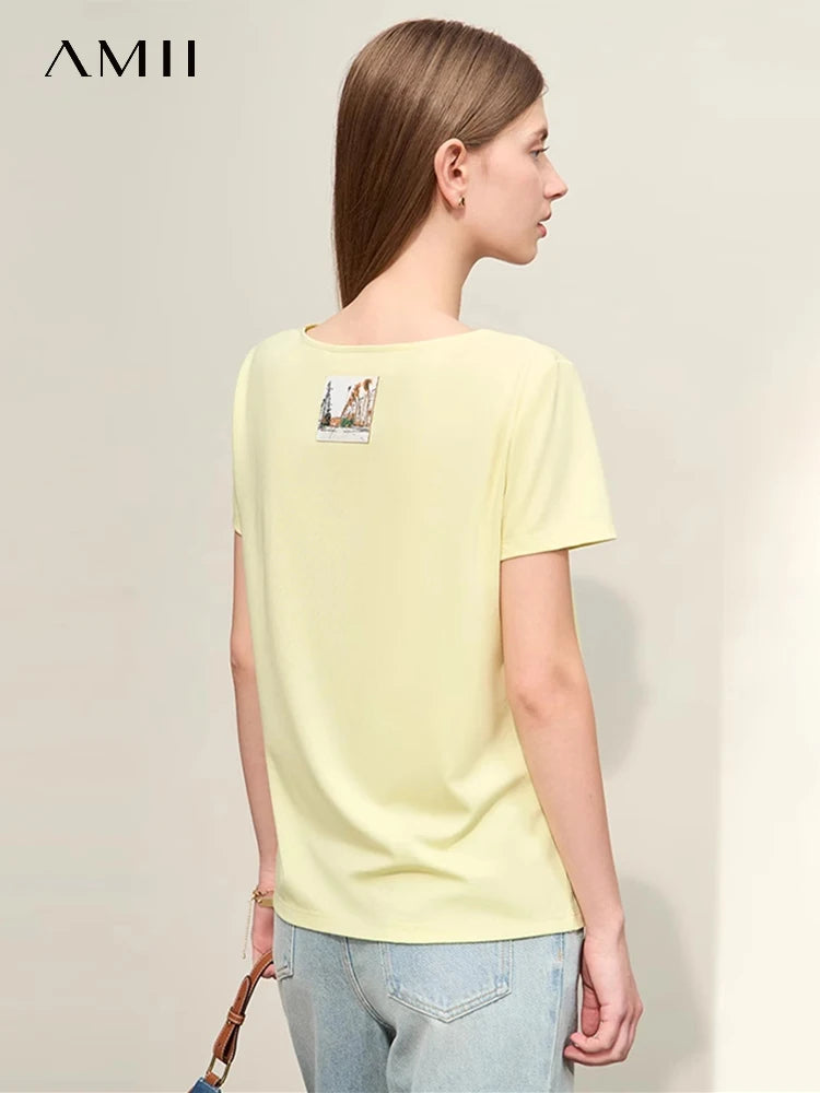 Damen T-Shirt im minimalistischen Stil mit großem U-Ausschnitt und kurzen Ärmeln