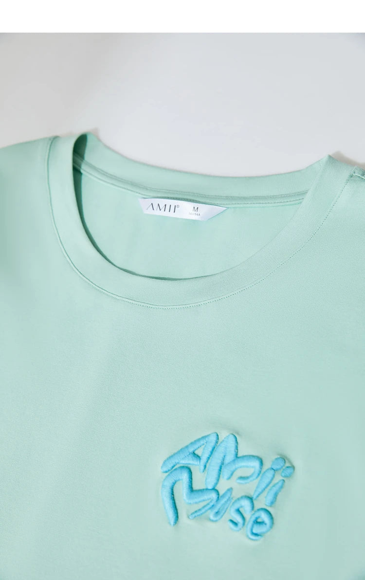 Damen T-Shirt im Minimalismus-Stil mit O-Ausschnitt und Stickerei