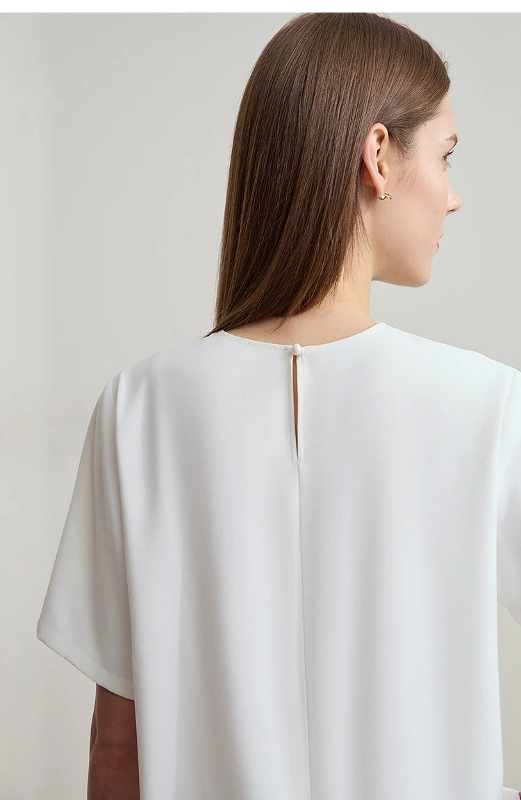 Damen Top im minimalistischen Stil mit elegantem O-Ausschnitt und Pailletten-Blume