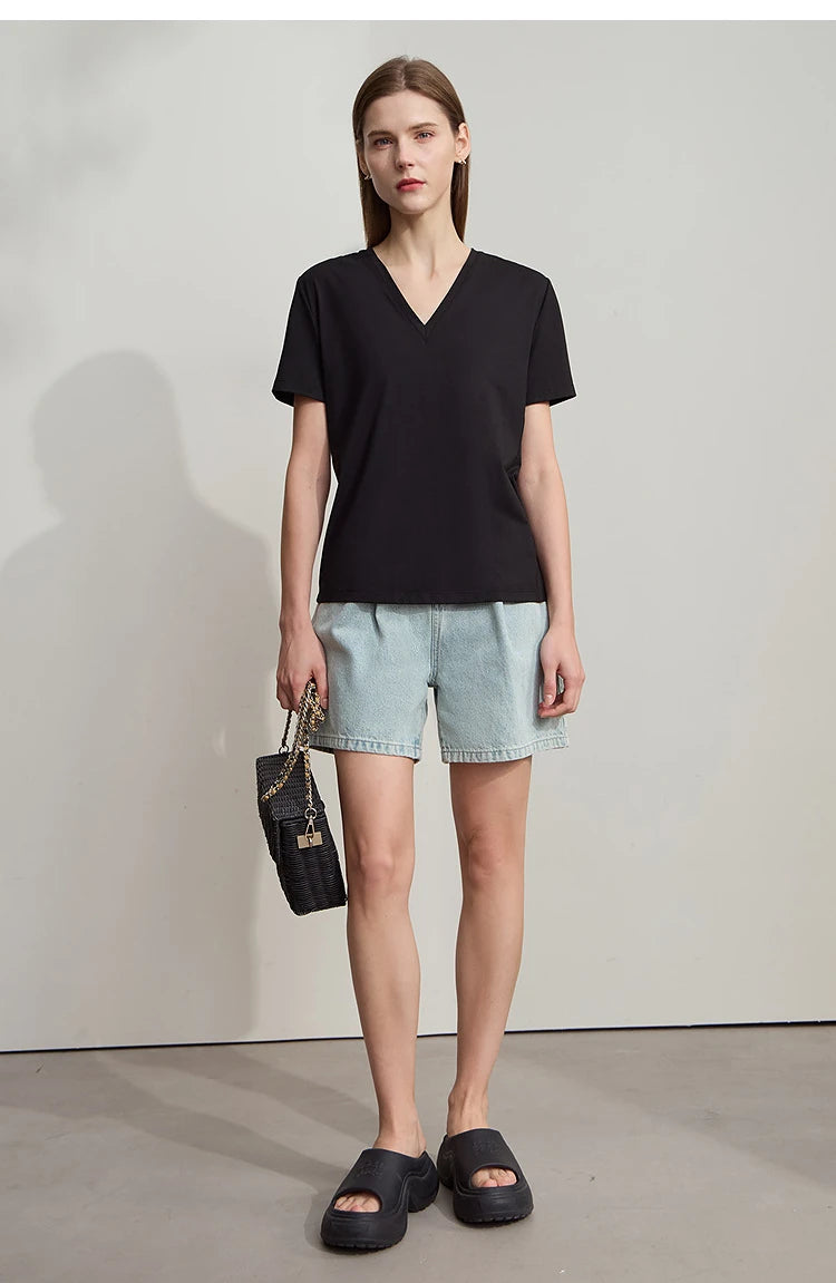 Damen Top im minimalistischen Sommerstil mit einfarbiger Buchstabenstickerei